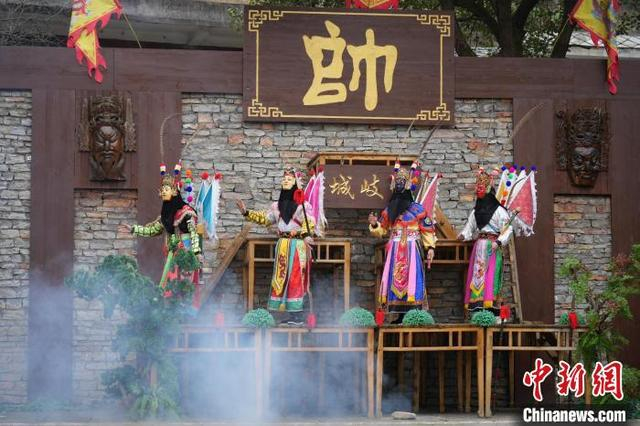 图为1月30日，《殷郊兵发西岐》地戏演出现场。 石小杰 摄