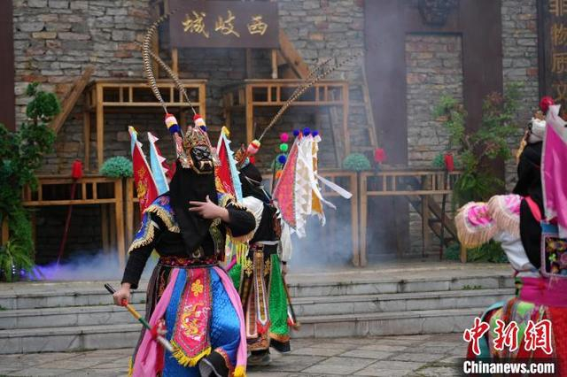 图为1月30日，《殷郊兵发西岐》地戏演出现场。 石小杰 摄