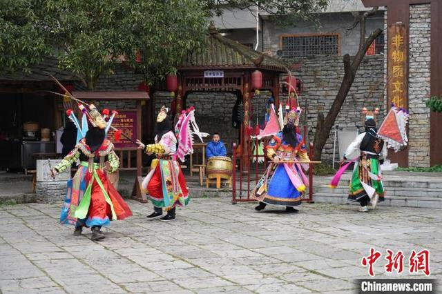 图为1月30日，《殷郊兵发西岐》地戏演出现场。 石小杰 摄