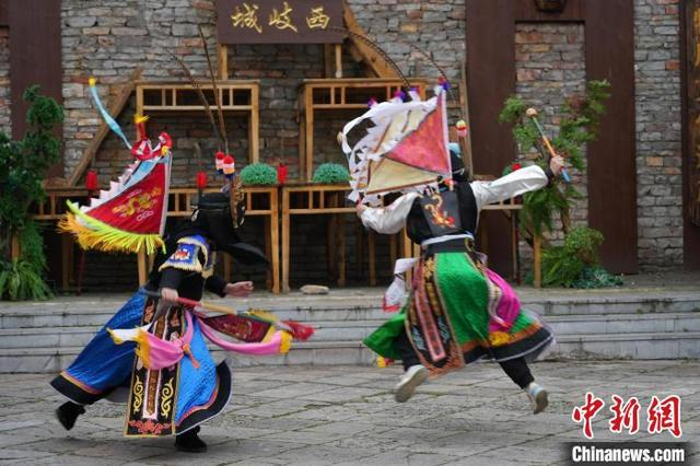 图为1月30日，《殷郊兵发西岐》地戏演出现场。 石小杰 摄