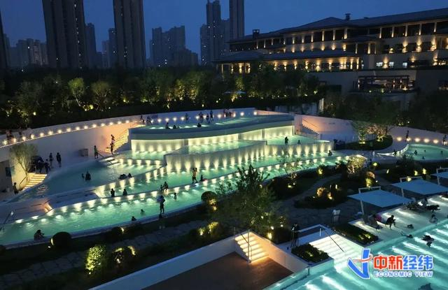 清河半岛的室外泳池 受访者供图