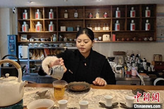 方丽媛在咖啡店。受访者供图