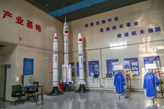 这是在工大卫星产业基地拍摄的火箭模型。新华社记者 王松 摄