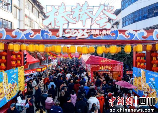 成都彭州热闹春节。黄进喜 摄