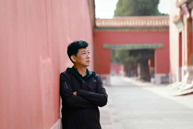 祝勇在故宫（摄影 孙佳妮，供图 祝勇 ）