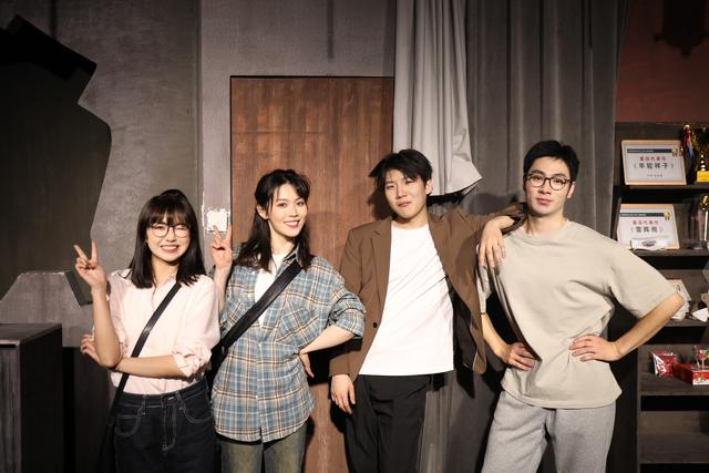 《开关》剧照，右二为王赞。受访者供图