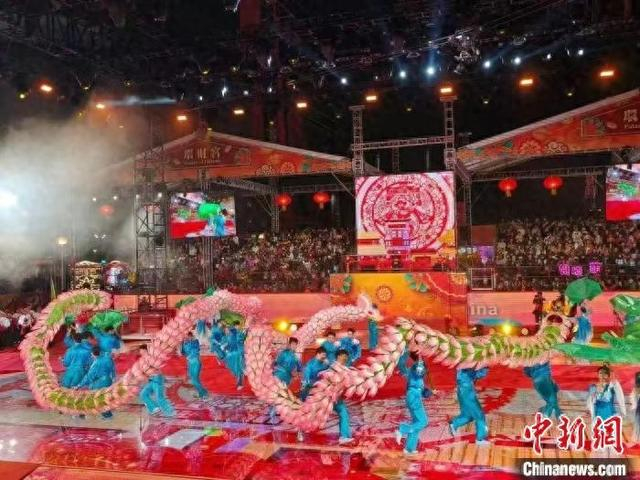 百叶龙演出现场。蒋璐供图