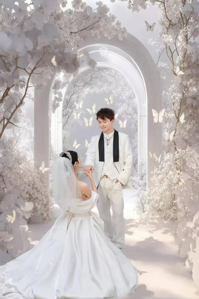 何先生和妻子的婚纱照。社交媒体