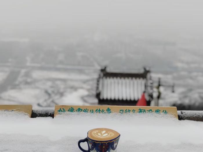 雪天咖啡馆的景色。受访者供图