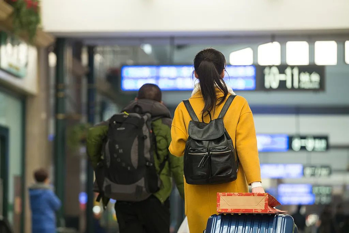 ▲过年回家才发现家里啥都缺。图 / 视觉中国