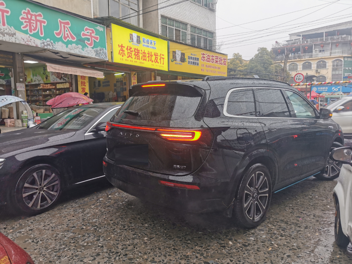 问界M7 吴典摄