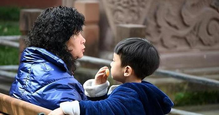 为啥孩子越大越不爱去姥姥家？原因很现实，家长别勉强