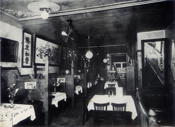 1922年，中国楼餐厅内部，照片拍摄于餐厅刚开业后。
