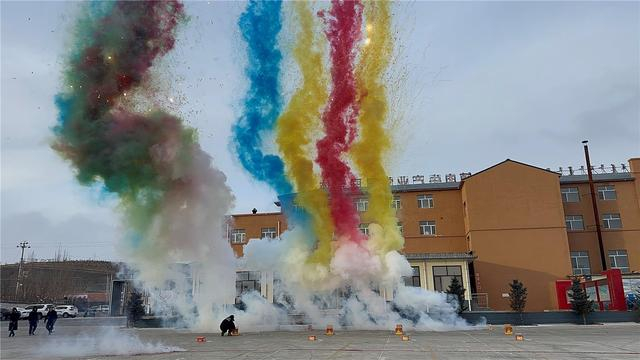 林西县北方肉牛交易市场火热开市。尹蒙 摄