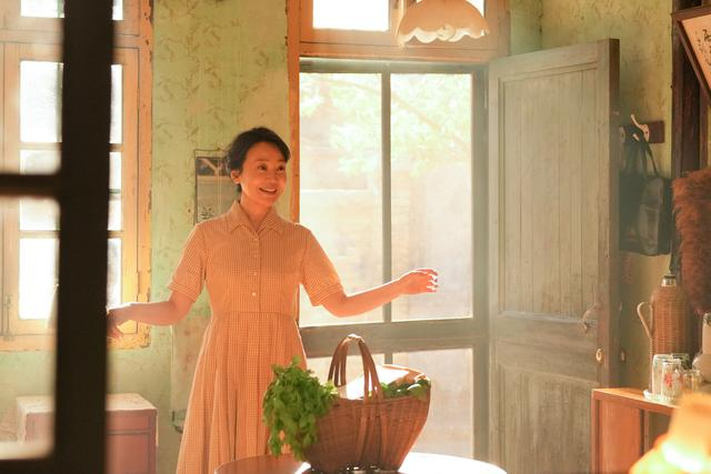 演员闫妮在电视剧《小巷人家》中饰演黄玲。受访者供图