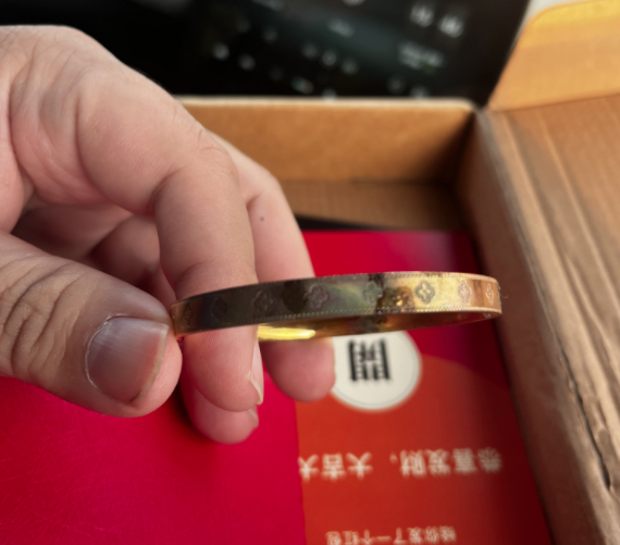 6n四叶草手镯（金包银）燃烧后情况。资料图