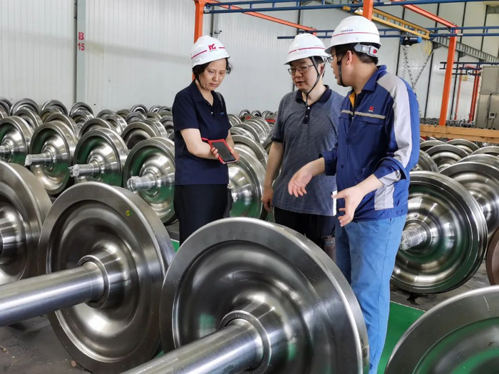 评价专家组在企业评审。受访者供图