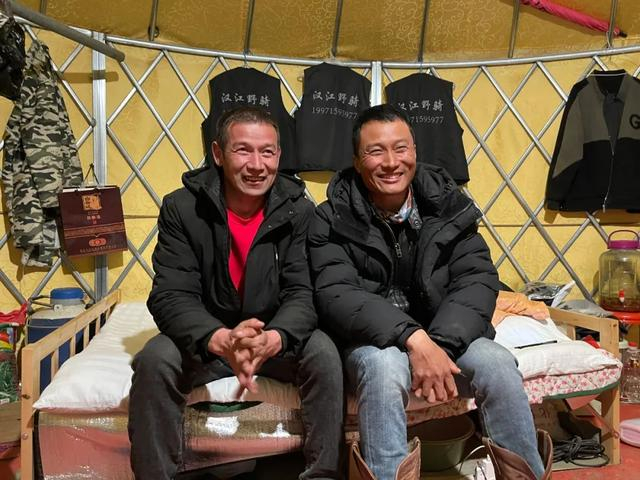 △依立拜（图左）与苏邵高