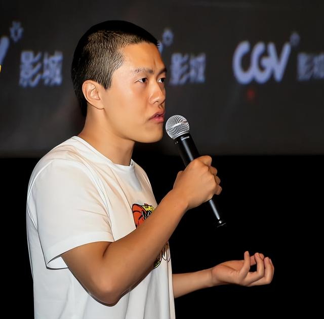 1980年出生的饺子跻身“百亿导演”行列。网络图