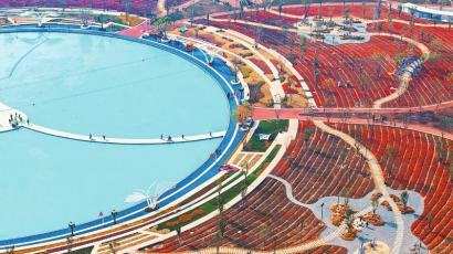 2月5日，攀枝花市东区阿署达四季花海景区，游客在“天空之镜”游览。 四川日报全媒体记者 何海洋 摄