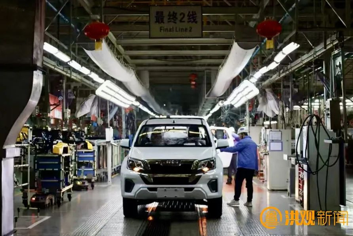 江西五十铃总装生产车间一片忙碌景象