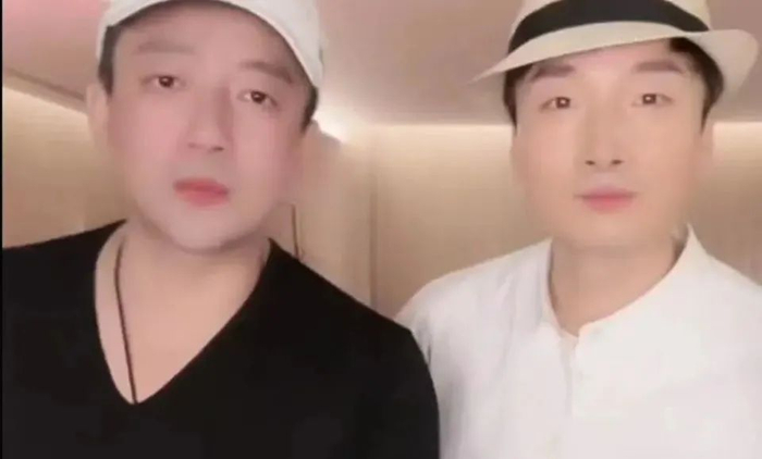 汪小菲与夏小健同框直播