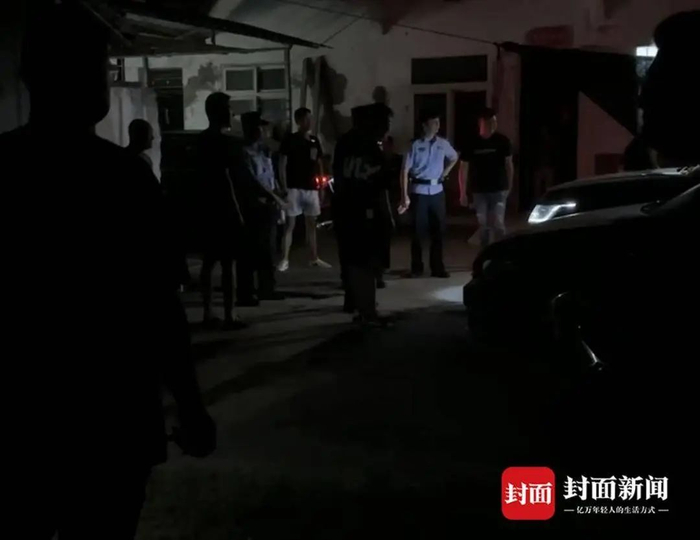 袁某追查车辆与抵押行发生冲突后报警（受访者供图）