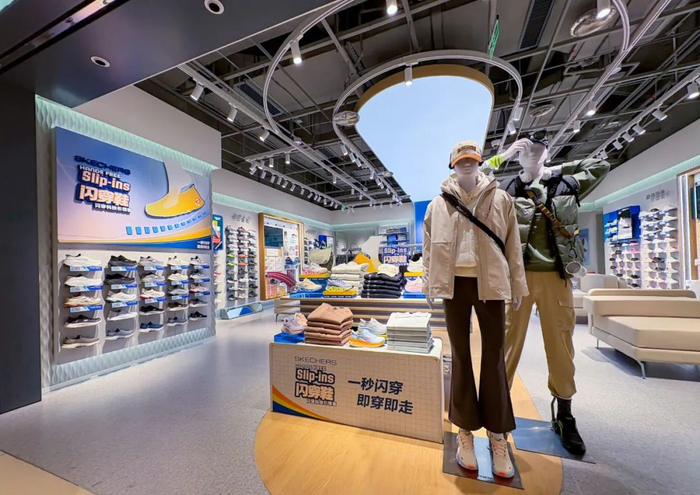 图片来源：SKECHERS斯凯奇官方微博