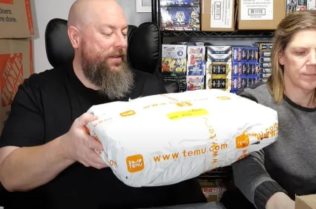 美国买家收到Temu包裹 视频截图 