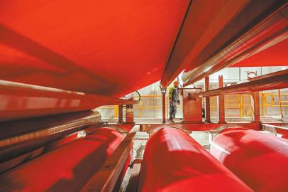 　　四川凤生纸业年产15万吨特种纸技改项目现场。四川日报全媒体记者 何海洋 摄