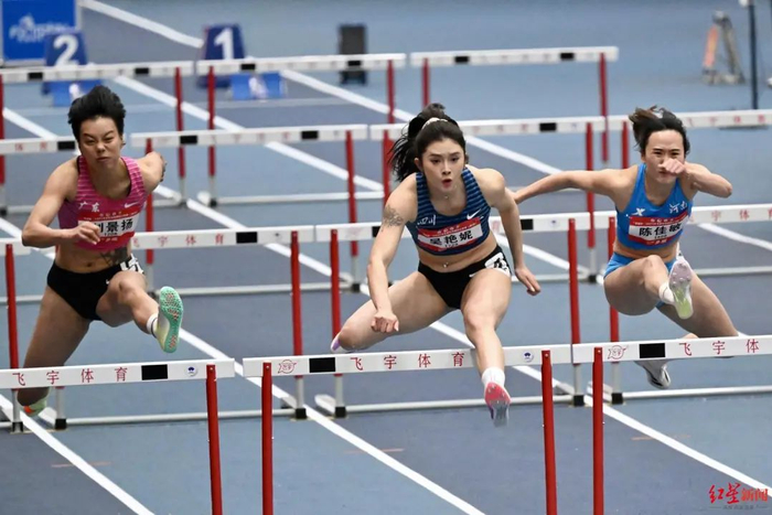 吴艳妮在比赛中