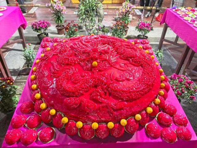 超级大红团。 澎湃新闻记者 谈婧媛 摄