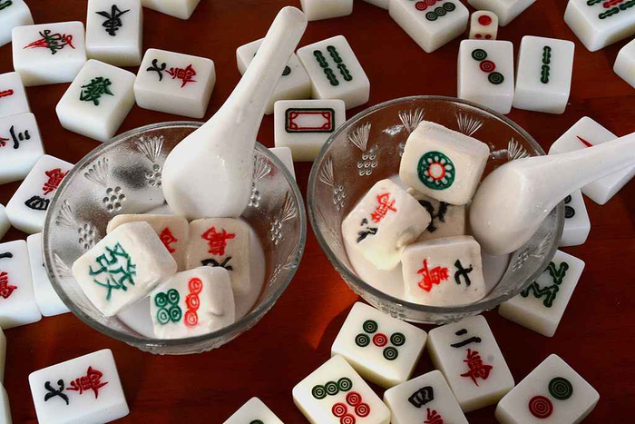 麻将桌前无亲情，汤圆碗内定乾坤。