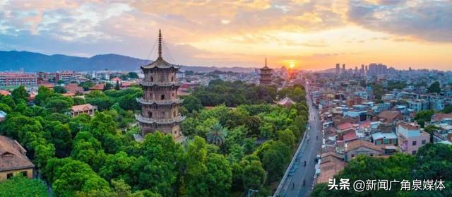 俯瞰泉州开元寺东西塔。陈英杰 摄