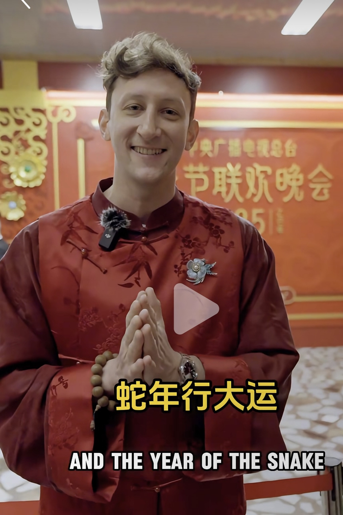 埃文·凯尔在2025年中央广播电视总台春节联欢晚会现场。视频截图