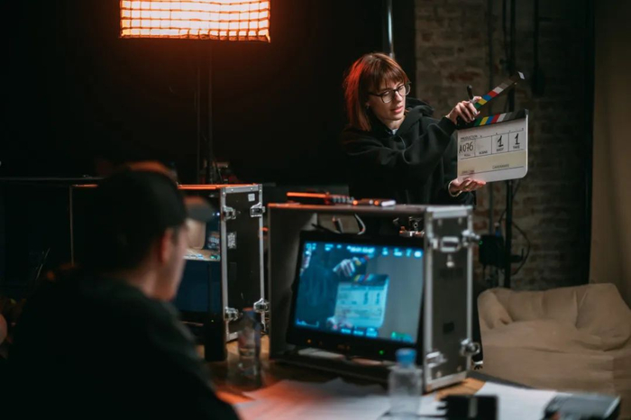 短剧正在以高调的姿态触达千家万户。（图/图虫创意）