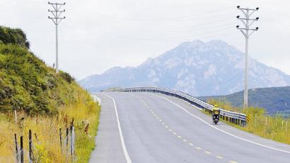 杨德寿在送外卖途中。 受访者供图