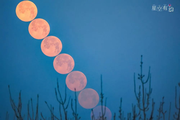 2023年2月6日在北京丰台拍摄的元宵节满月的月落过程（多张叠加）。（王俊峰摄，星联CSVA供图）