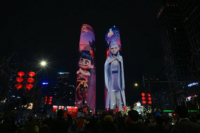 △元宵节成都双子塔灯光秀。图据视觉中国