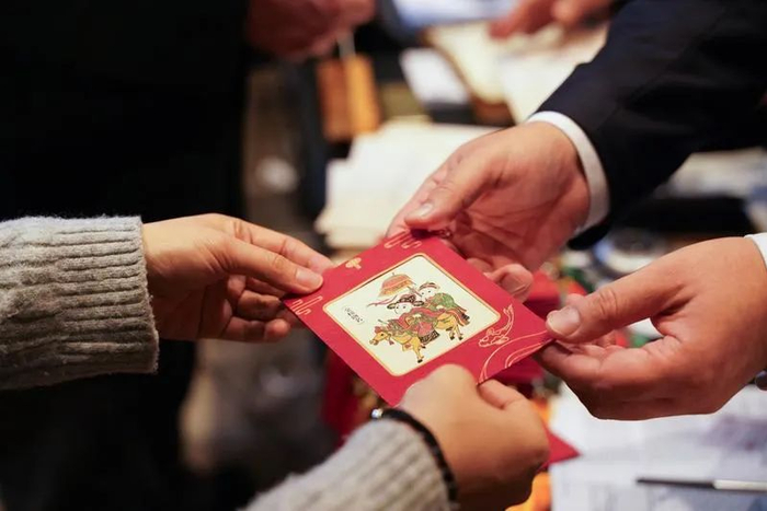 “红包”带来的法律问题着实不少。（新华社资料图）