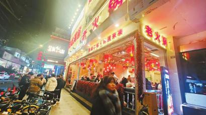 充满烟火气的成都餐饮店。