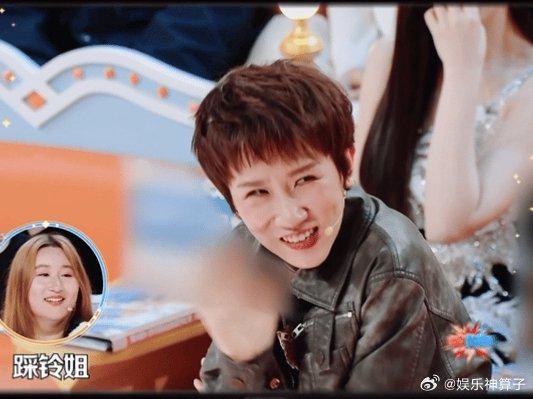 飞机上的那一幕，张踩铃的“理性回应”真的让人觉得她虽然生气…