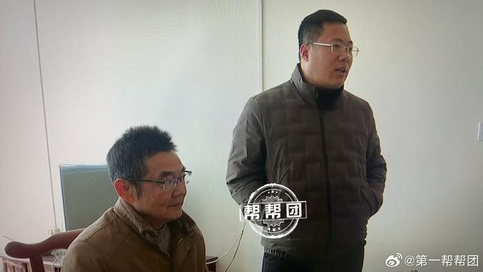 夫妻离婚后，俩孩子都在女方家生活，男方希望探视孩子遭拒