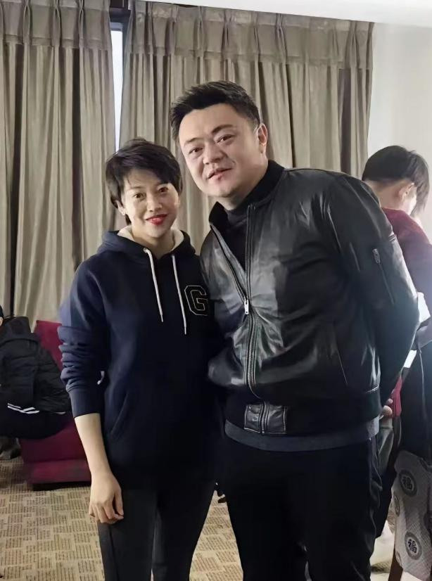 痛心50岁演员高亮去世父亲高明整日以泪洗面妻女合影曝光
