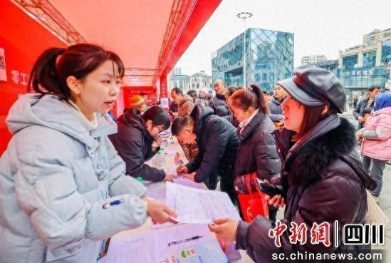 招聘会现场。贡井融媒 供图