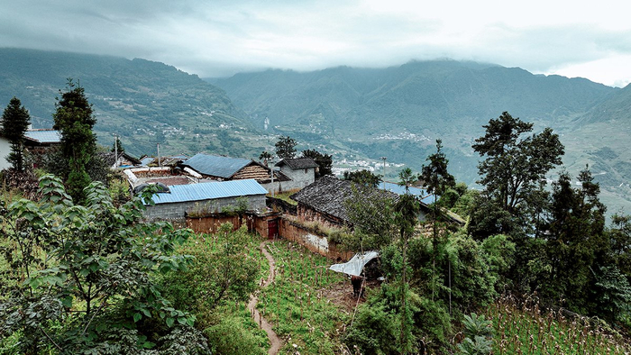 苦惹作嫁到苏家后，和苏甲哈居住过的地方，如今房子拆除成为菜地，只剩下一小段围墙