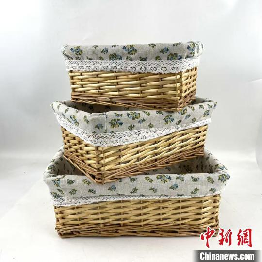 国华工艺品有限公司生产的编制产品。巨野县融媒体中心供图