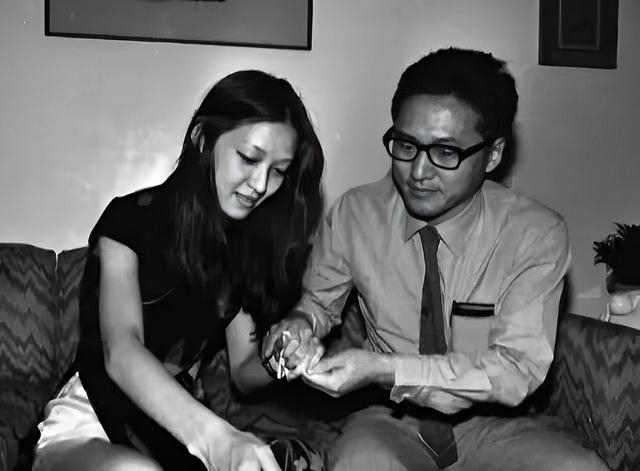 李敖之死：死前一年被诊断脑癌，立遗嘱特提及私生女，死前唤小蕾|胡因梦|癌症|前妻|女儿|妻子_新浪新闻