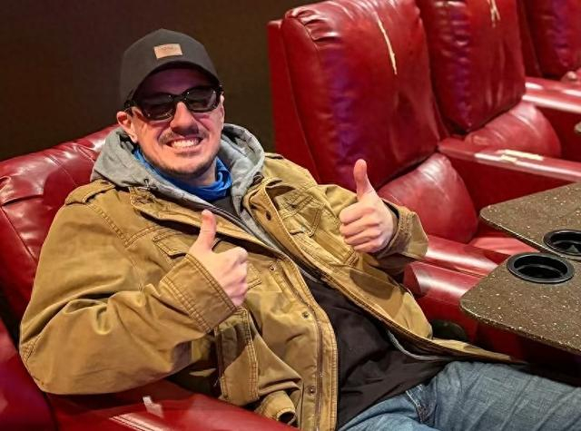 美国网友晒出在影院观看《哪吒2》的照片。（社交媒体截图）