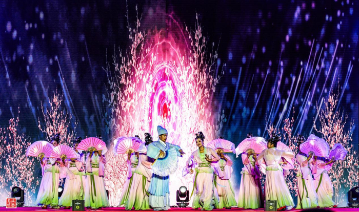 花灯歌舞《人面桃花》 杜立新 摄